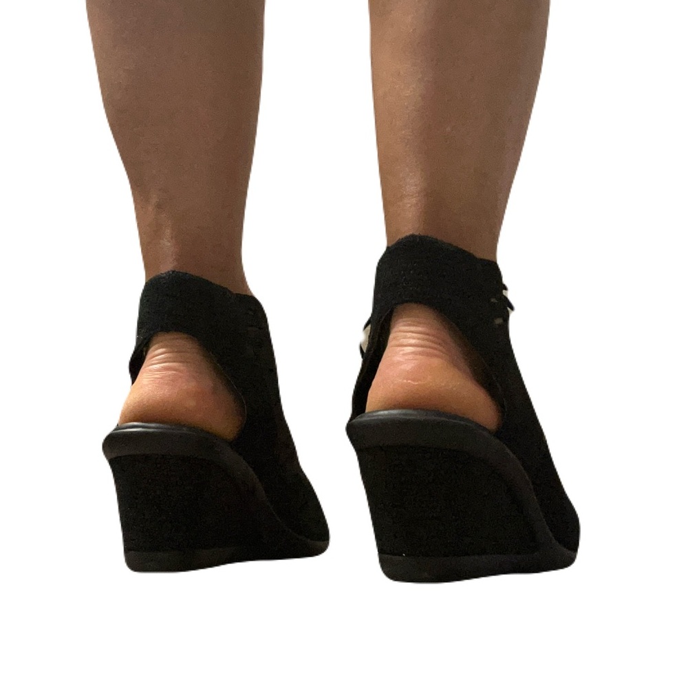 Earth Daylily Black Wedge Sandals with Cutout Design - Picture 6 of 10